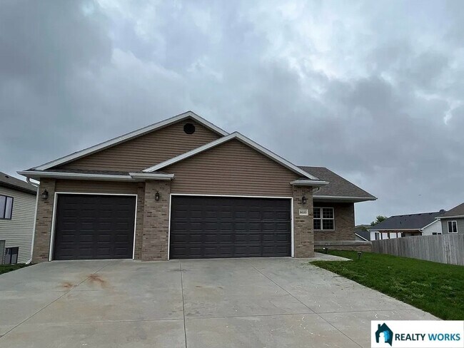 Building Photo - 8020 Renatta Dr