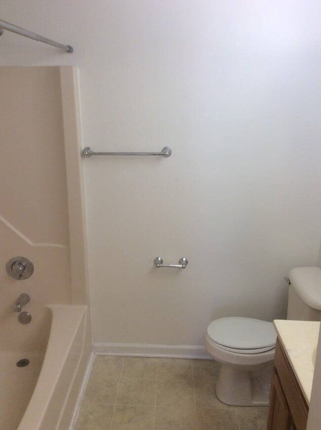 Building Photo - 2 Bedroom Apartment-York City SD