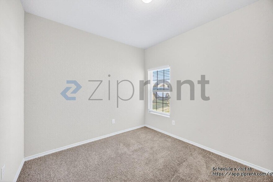 Building Photo - 5706 Cicada Cir