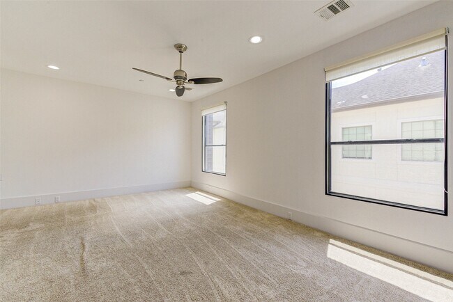 Building Photo - 113 Tuam St