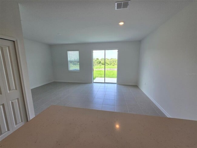 Building Photo - 3070 Chantilly Dr