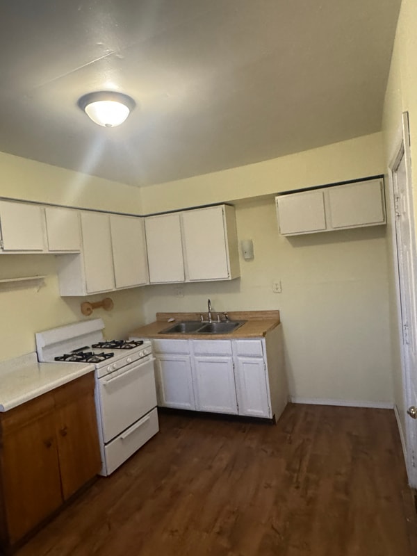 Building Photo - 2165 Oakdale Ave