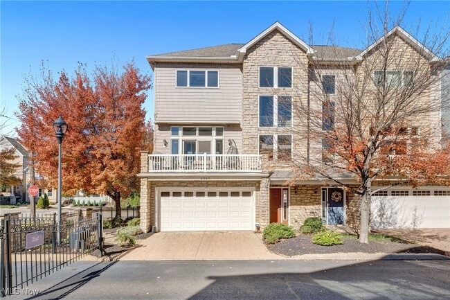 Primary Photo - 2227 City View Dr