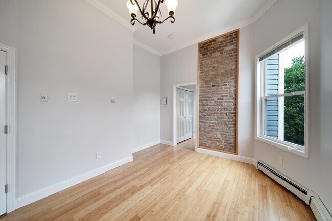 Building Photo - 132 Lincoln St