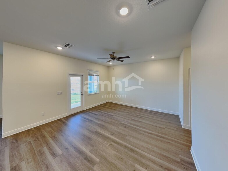 Building Photo - 6006 Sycamore Pl St