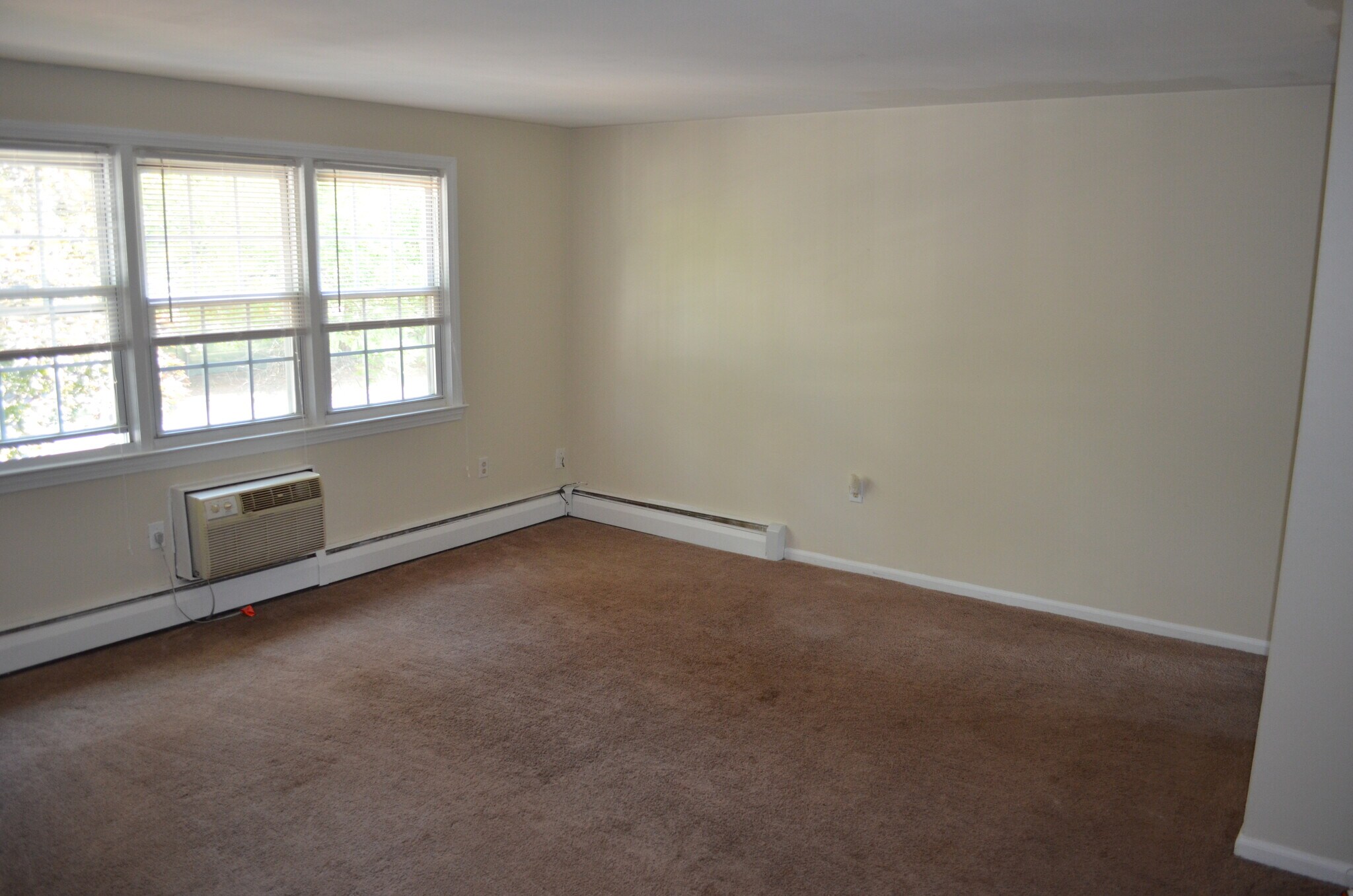 Building Photo - 13 Grandview Dr