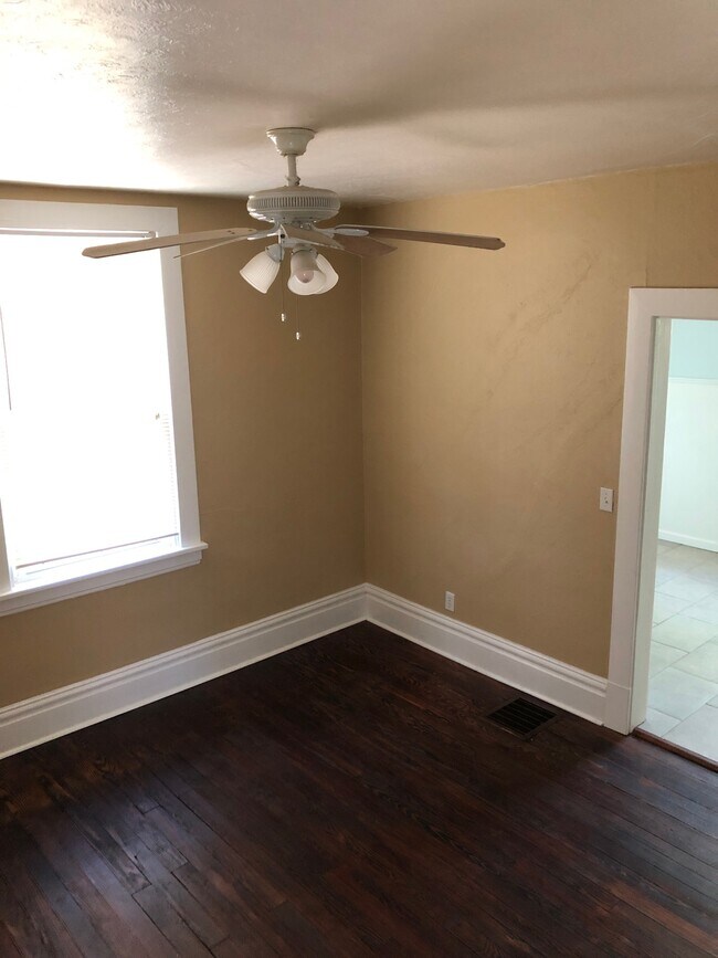 Building Photo - 1714 Dagmar Ave