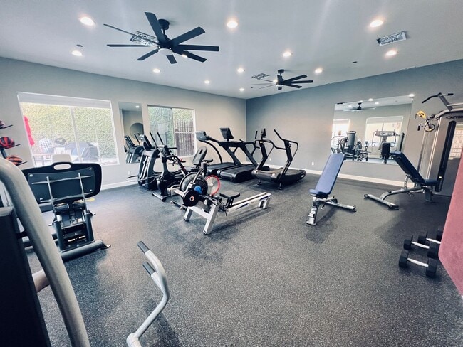 Building Photo - One bedroom one bathroom Carmel Point condo