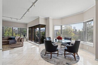 Building Photo - 3030 McKinney Ave