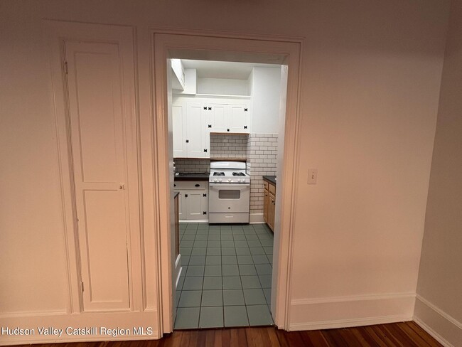 Building Photo - 302 Wall St