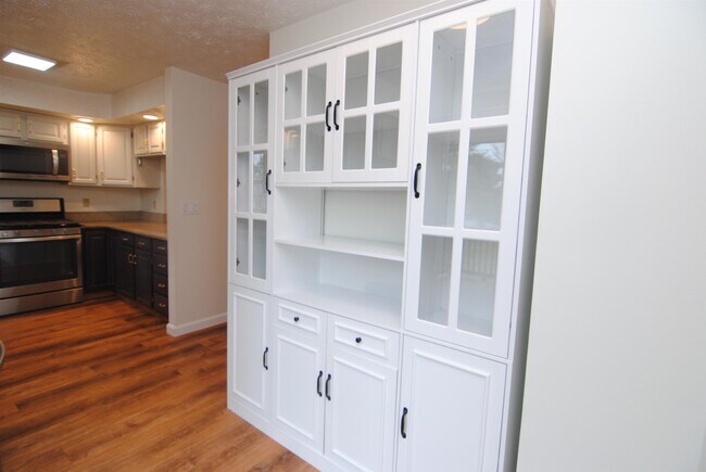 Building Photo - 5 Cadogan Way