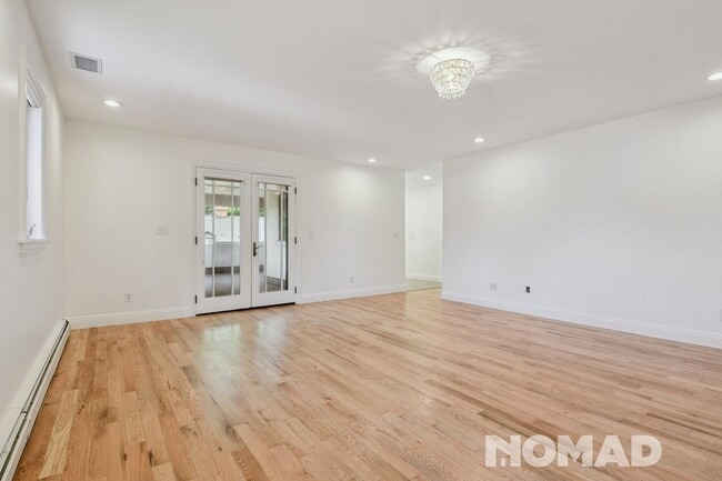 Building Photo - Stunning 5BR House in Denver