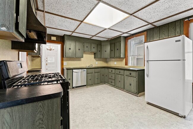 Building Photo - 31 Cameron Ave