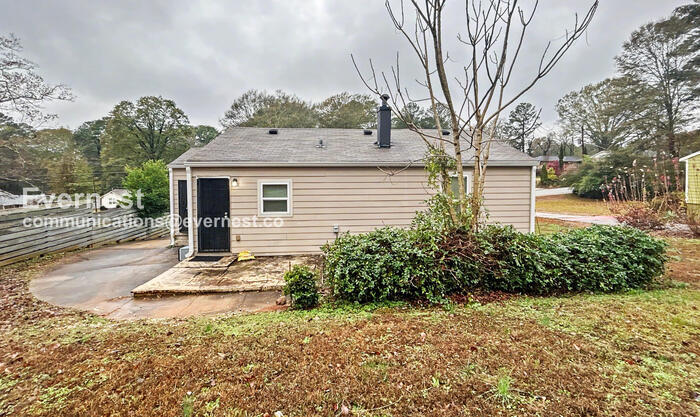 Building Photo - 1368 Alverado Way