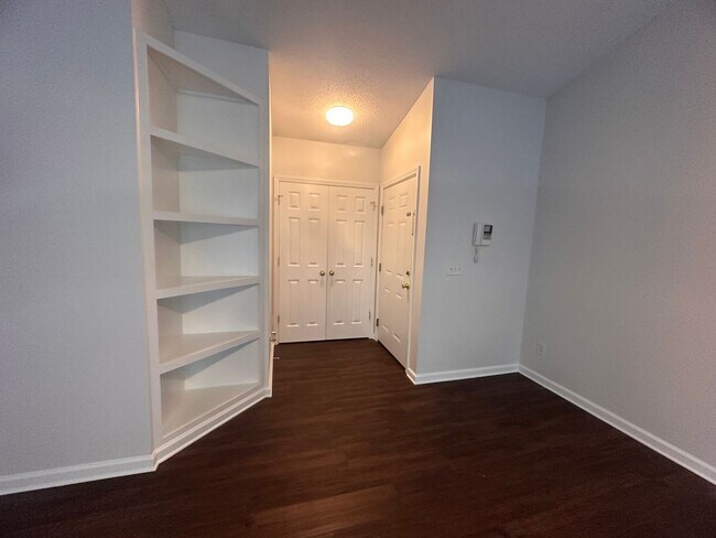 Building Photo - Cozy 2BR 2BA Condo in High Point