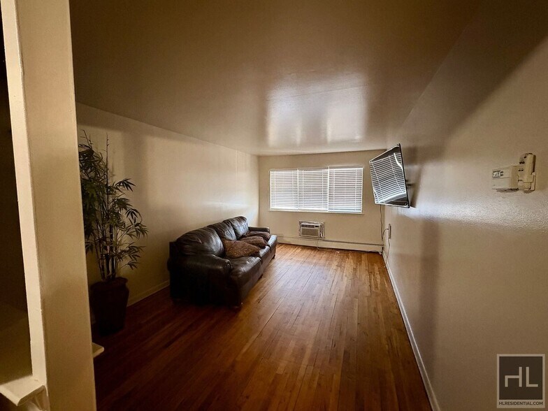 Building Photo - METCALF AVENUE, BRONX