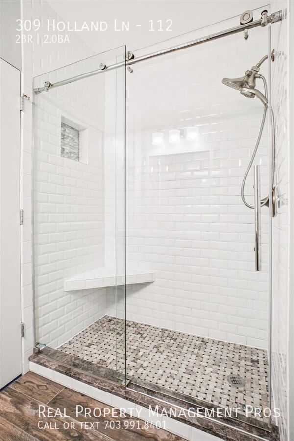 Building Photo - 309 Holland Ln