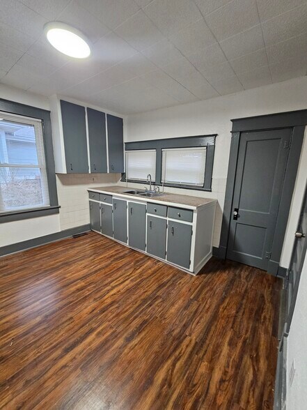 Building Photo - 1131 S Pope Ave