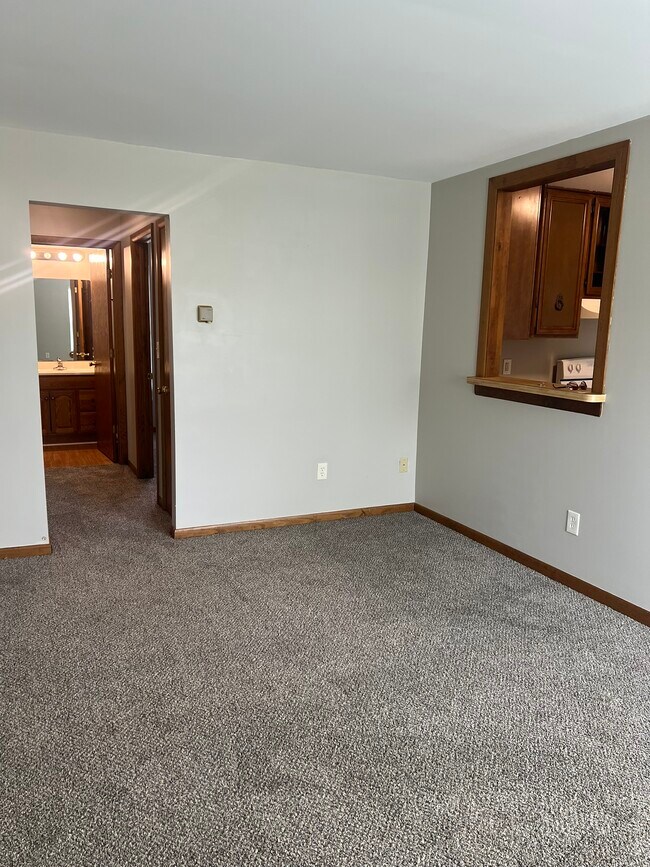 Building Photo - 39499 Muffatt St