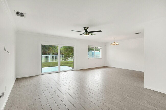 Building Photo - 1612 SE Cascella Ct