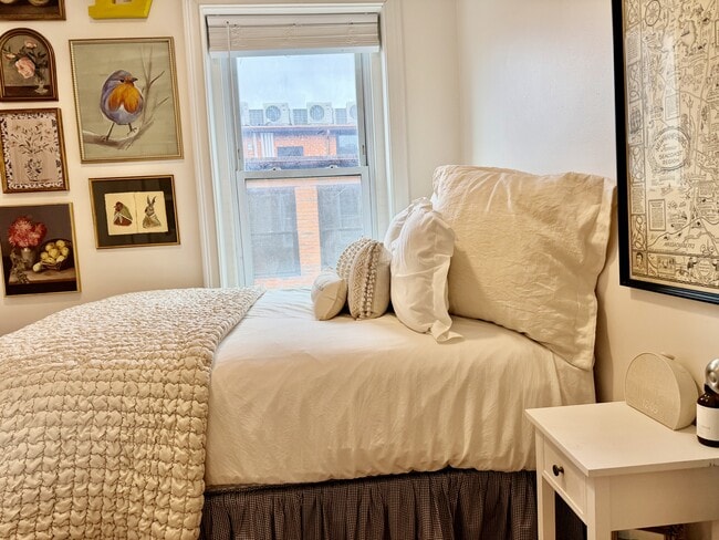 Building Photo - 90 W Cedar St