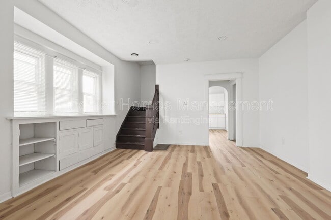 Building Photo - 822 N Bradley Ave