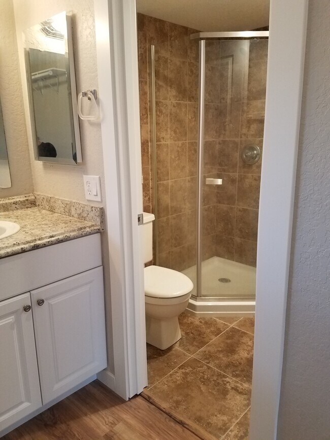 Building Photo - NEW PRICE! Ready for move in! Top Floor Co...