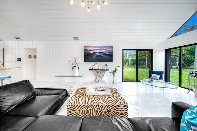 Building Photo - 583 Rambling Dr Cir