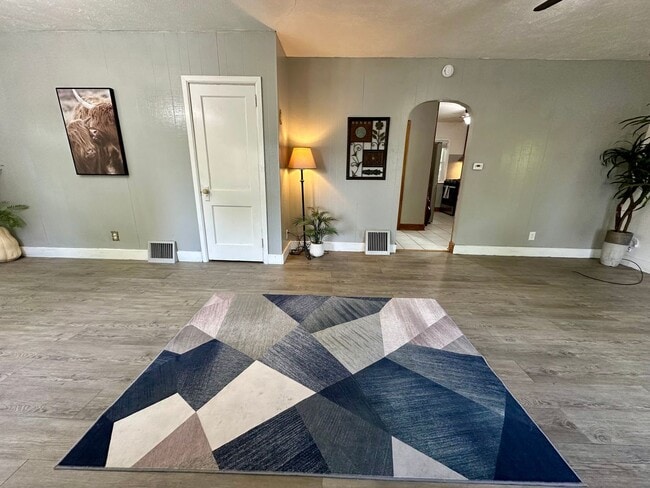 Primary Photo - 3 bed, 1.5 bath home for rent in Waterloo