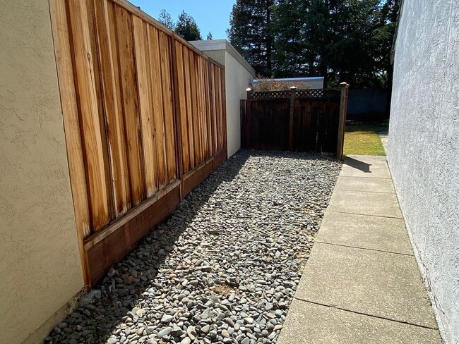 Building Photo - 5377 Sonoma Dr