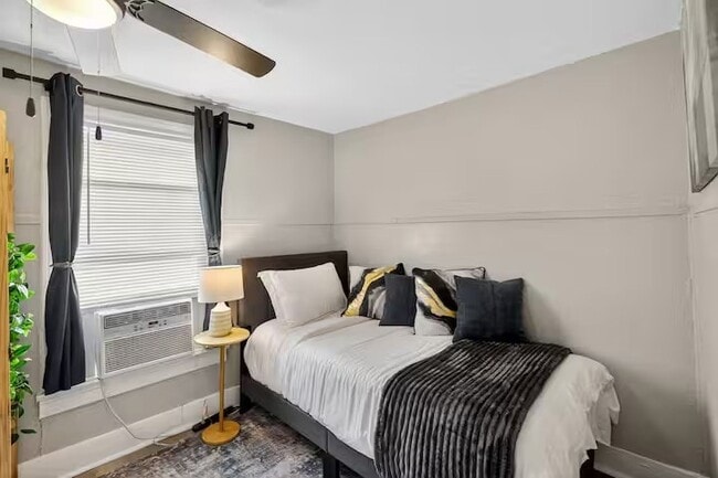 Building Photo - 1401 Collier St