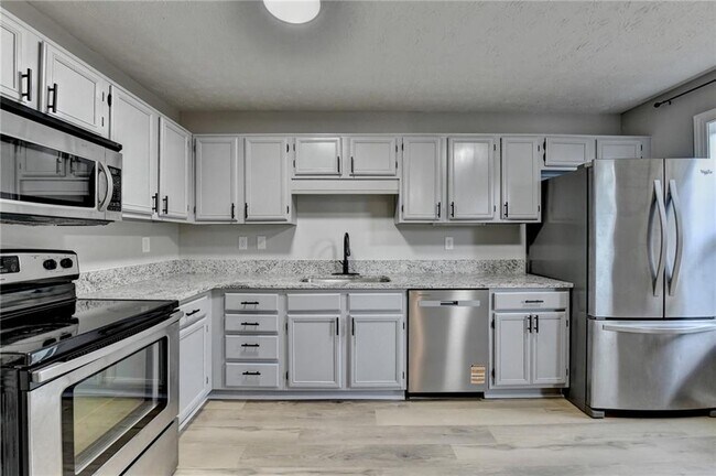 Building Photo - 3876 Meadow Creek Dr
