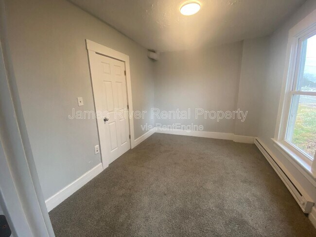 Building Photo - 1009 4th St