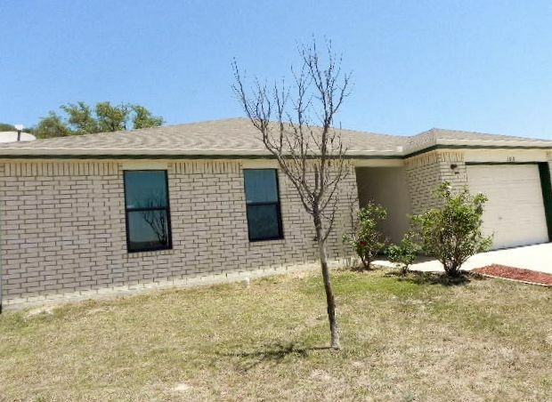 Building Photo - Newly Renovated 4 bedroom 2 bath home avai...