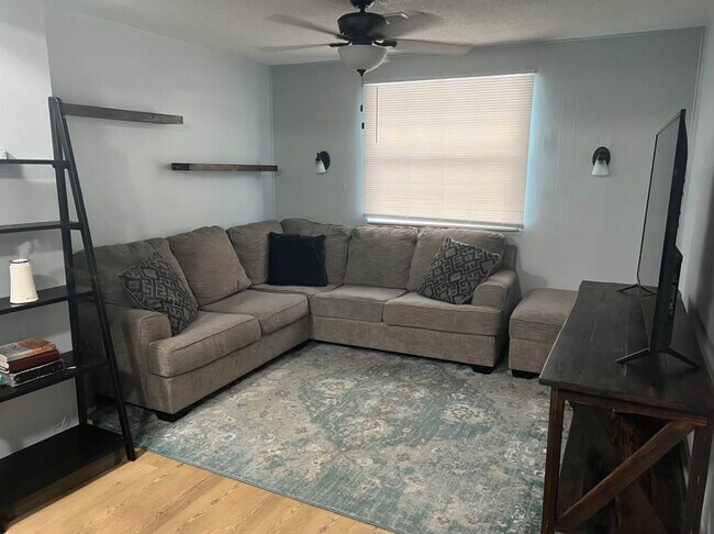 Building Photo - 1212 Doris Ave