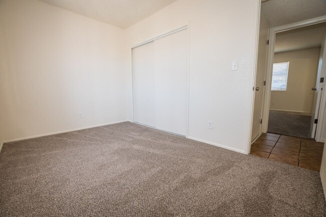 Building Photo - Charming Property Features 3 Bedrooms, 2 B...