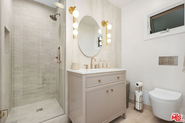 Building Photo - 2120 San Ysidro Dr