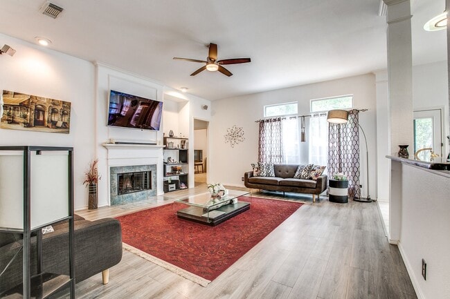 Building Photo - Charming Single Story Home In Gated Oakridge Pointe!