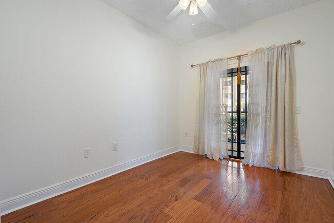 Building Photo - 2803 Sarento Pl