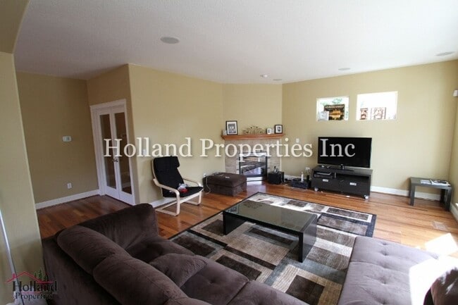 Building Photo - 5502 NE Lagos Ct