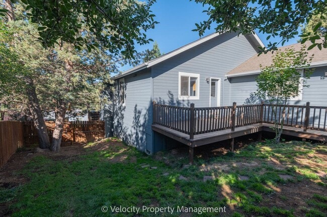 Building Photo - Charming Westside Home!