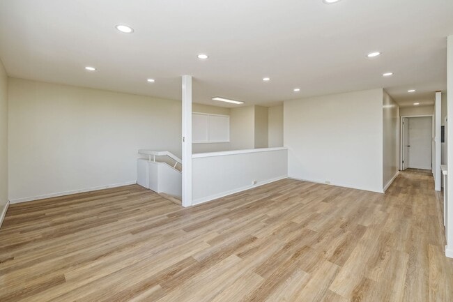 Building Photo - Nuuanu - Renovated 5 bedroom, 2 bath singl...