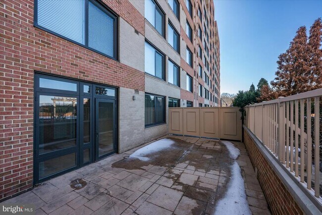 Building Photo - 2451 Midtown Ave