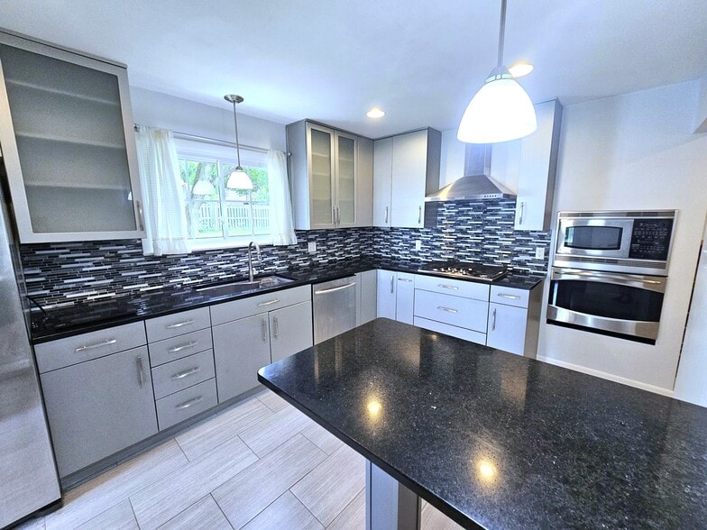 Main Level- Kitchen 12.2x9.10 - 172 Lincoln Hill Dr
