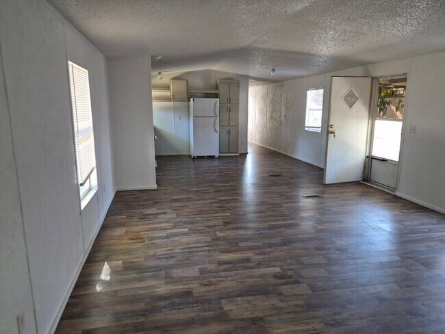 Building Photo - 507 1/2 Tidal St