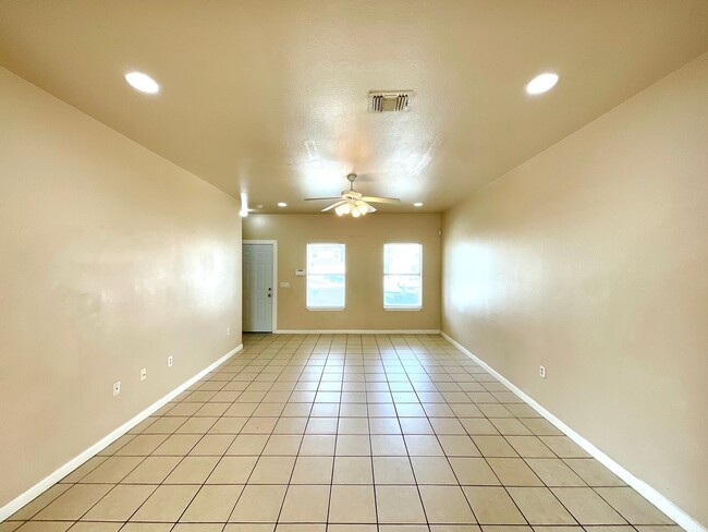 Building Photo - **APPLICATION RECEIVED** *MOVE IN SPECIAL* Spacious 3BR Two-Story Near Lackland AFB with Fenced B...