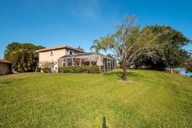 Building Photo - 1490 S Club Dr