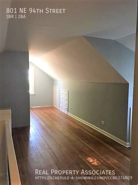 Building Photo - 801 NE 94th St