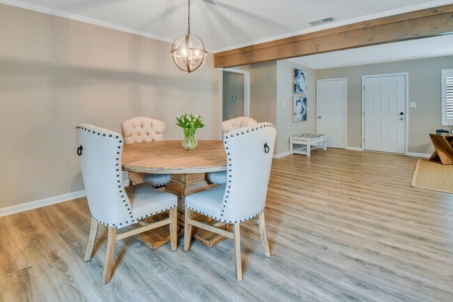 Building Photo - Fully Furnished Mid or Long Term Home on Whitemarsh Island!