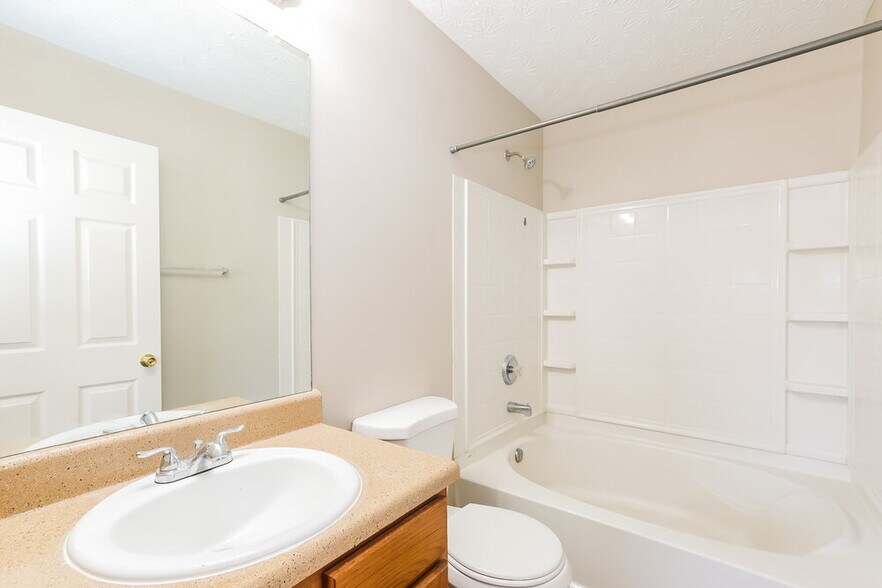 Building Photo - 2286 Strathmoor Manor Dr